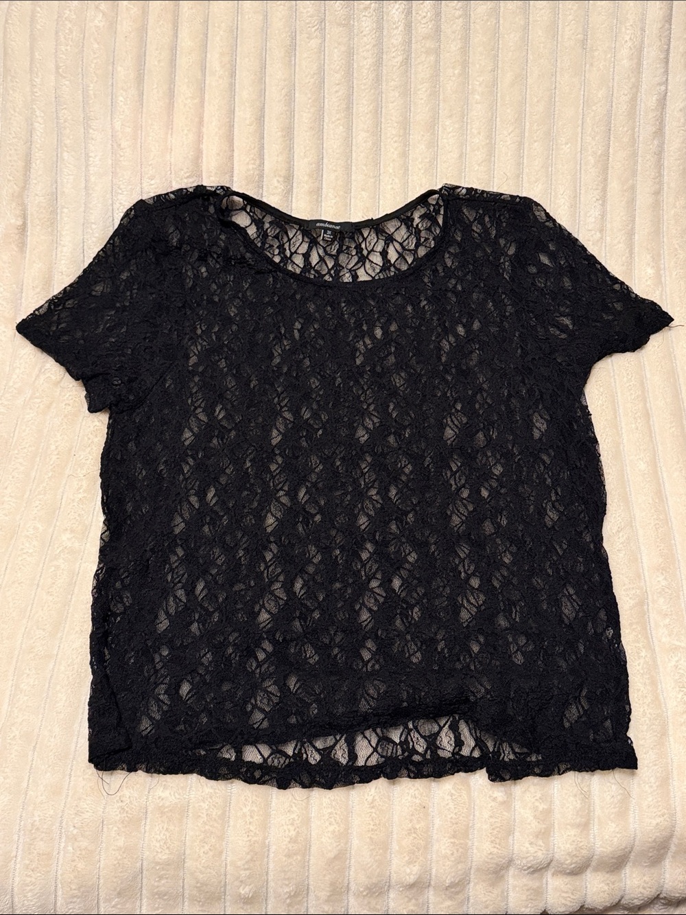 🔴 Black Sheer Lace Short-Sleeve Women’s Top